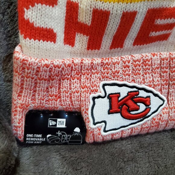 New Era NFL Kansas City Chiefs White Pom Pom Knit Beanie Sz OSFM Unisex - Picture 2 of 4